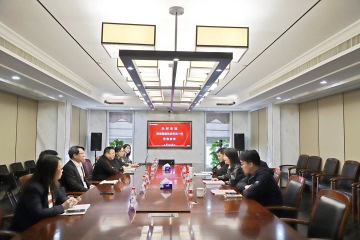 南星街道沈瑛書記一行蒞臨中天裝飾集團指導工作