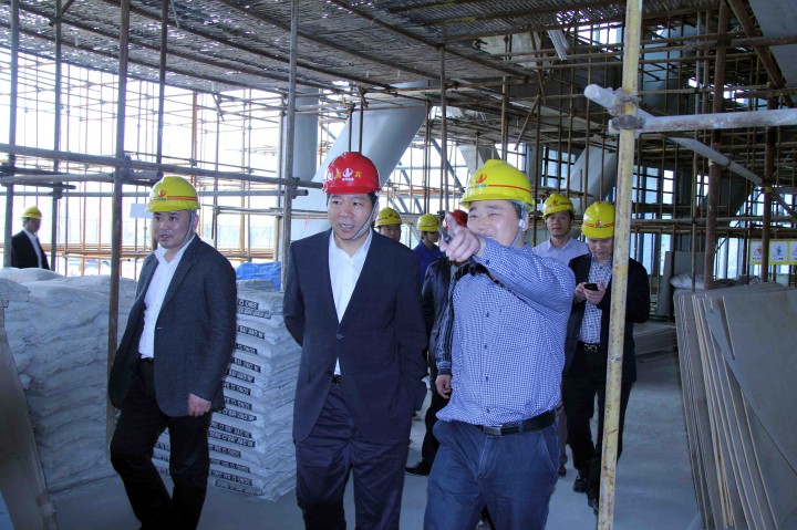 控股集團董事長樓永良到裝飾集團檢查指導工作