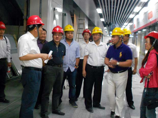 樓永良董事長一行蒞臨裝飾集團(tuán)地鐵1號線5標(biāo)段項(xiàng)目檢查指導(dǎo)工作