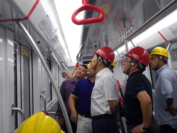 樓永良董事長一行蒞臨裝飾集團地鐵1號線5標段項目檢查指導工作