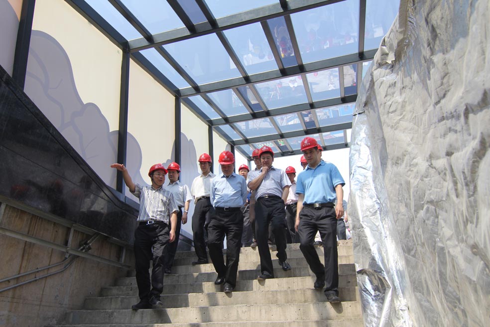 杭州市委書記黃坤明調研地鐵1號線閘弄口站裝飾工程