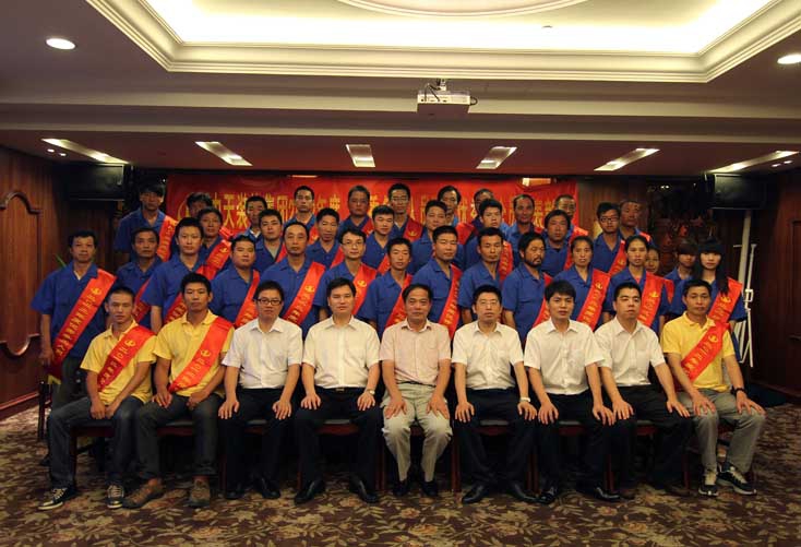 裝飾集團隆重表彰2012年度“優秀務工人員”和“優秀安全員”